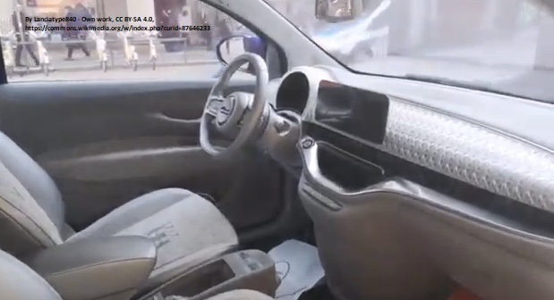 Fiat_500e_2020_Cabrio_Bulgari_interior