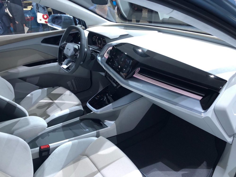 Audi Q4 35 e-Tron 52kWh 125 kW (173 PS) inkl. Bafa, Werksabholung und Zulassung