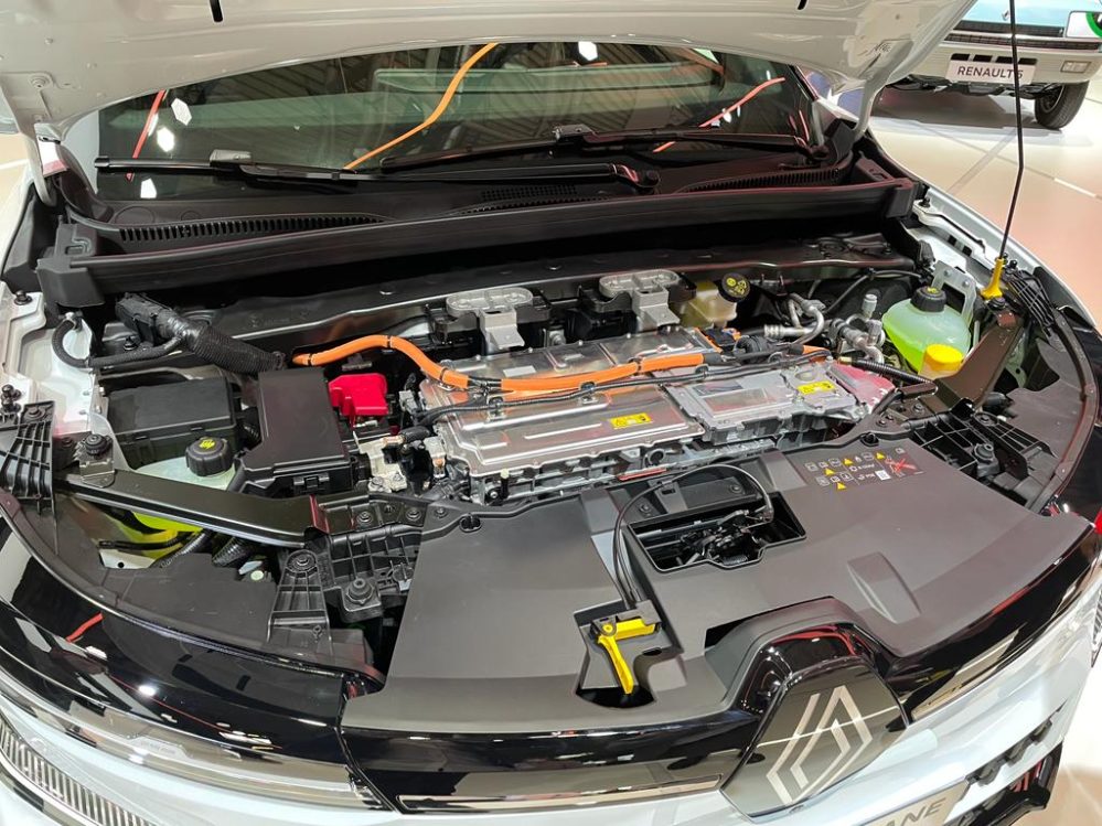 Renault Megane E-TECH Techno EV40 130hp boost charge 40 kWh / 130 PS, AC22 / DC85 inkl. Bafa, Haustürlieferung und Zulassung